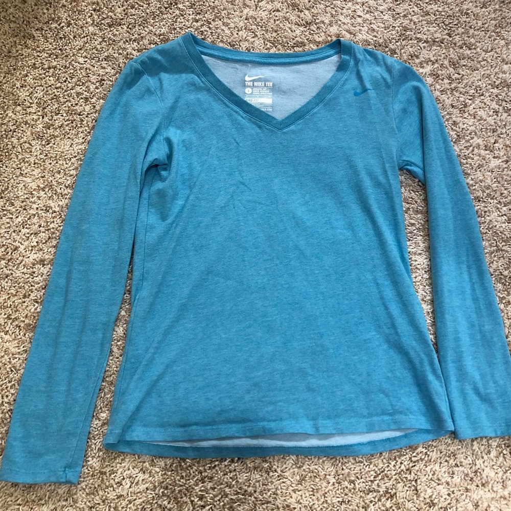 The Nike Tee Dri-Fit Long Sleeve